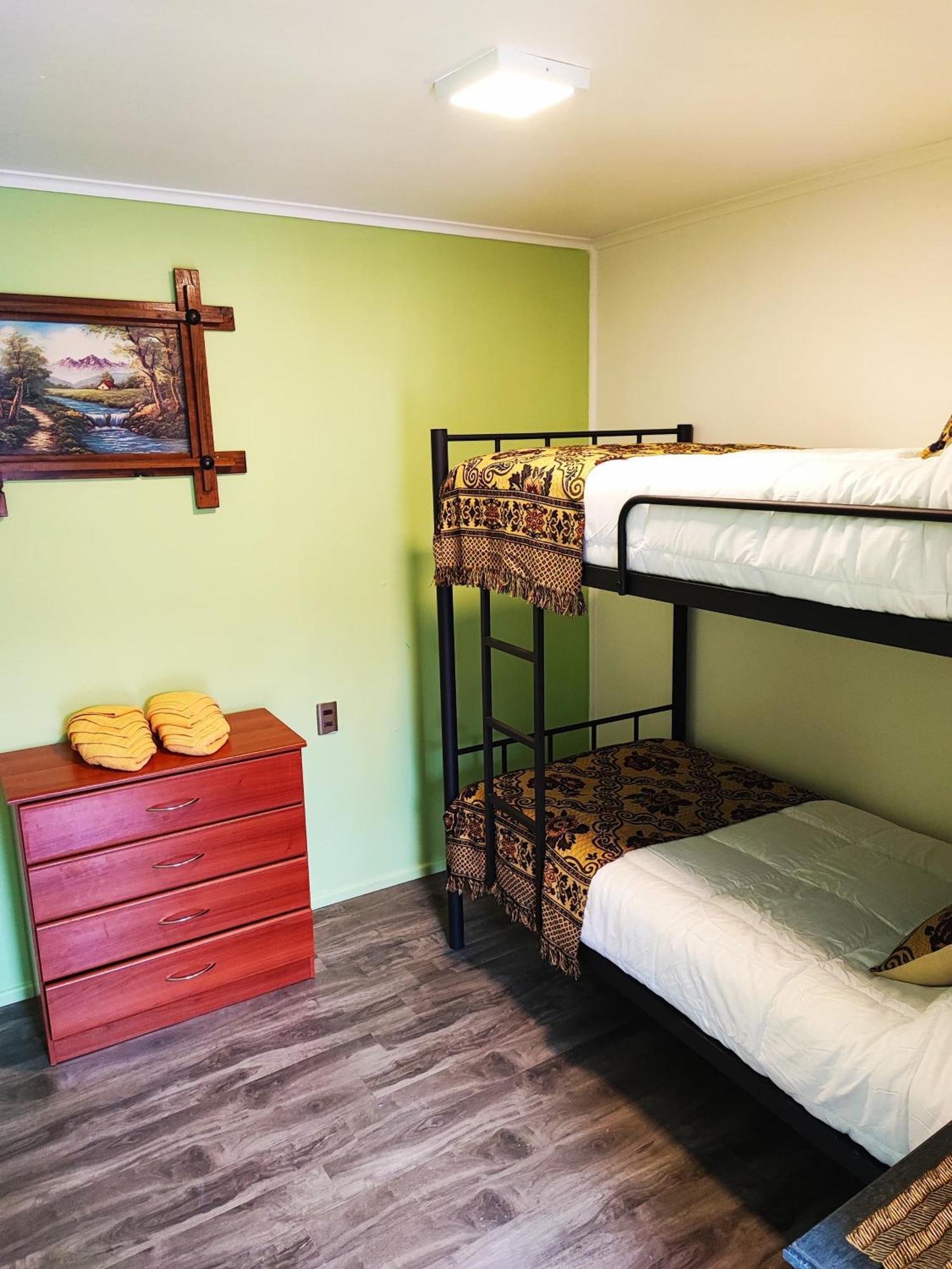 Hostel Kuntur Пуерто-Наталес Екстер'єр фото