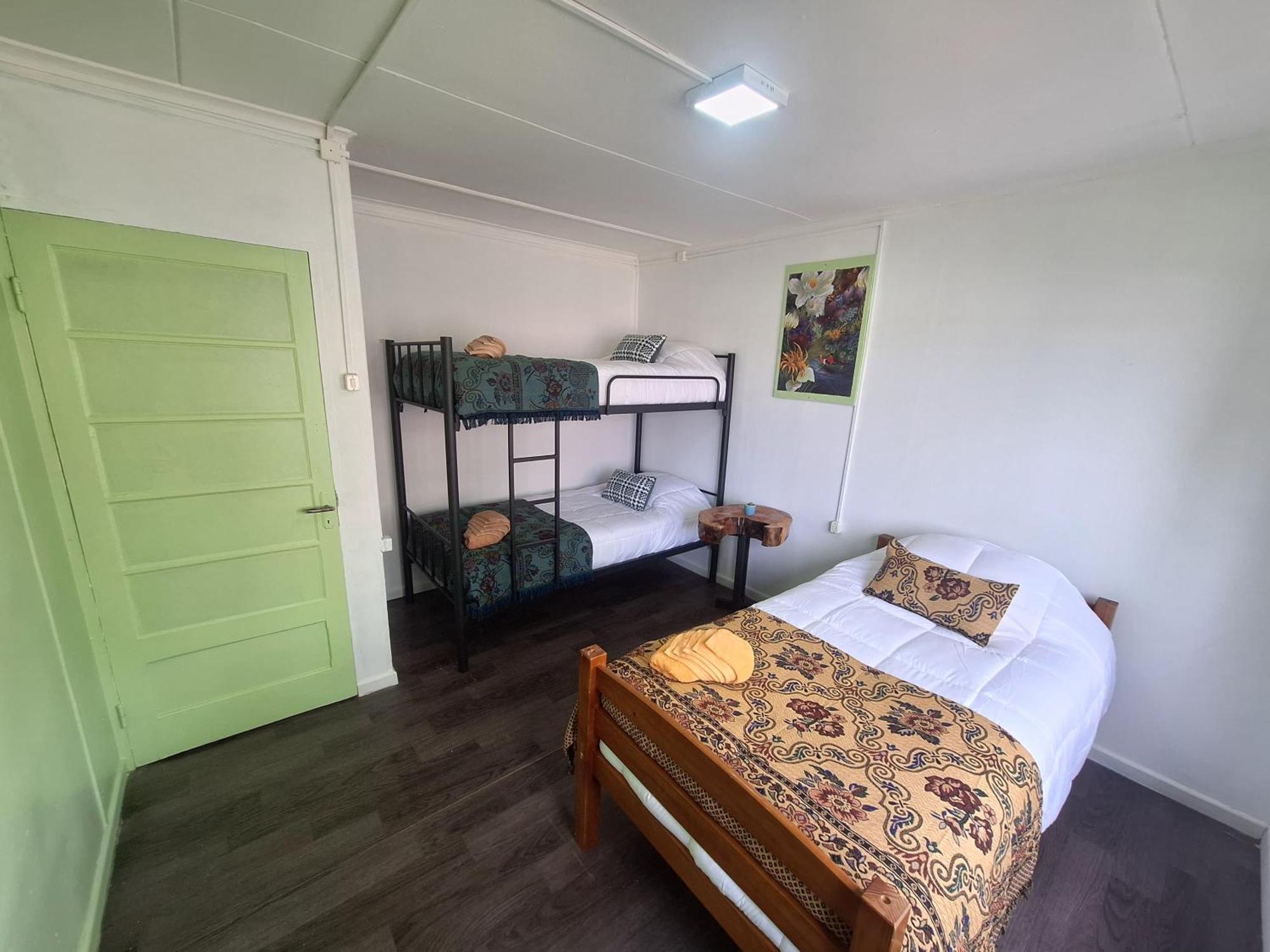 Hostel Kuntur Пуерто-Наталес Екстер'єр фото