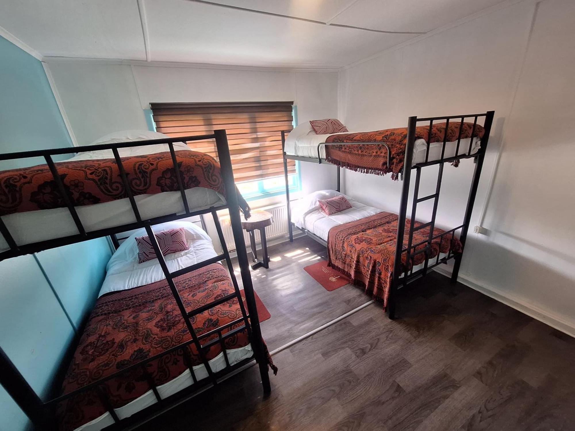 Hostel Kuntur Пуерто-Наталес Екстер'єр фото